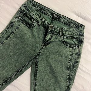 Women’s FOREVER 21 Premium Denim Waist 28 gently used